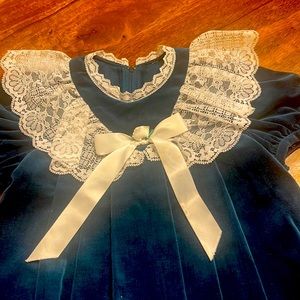 Vintage green velvet and lace dress. Size 2T, made in USA, like new condition.